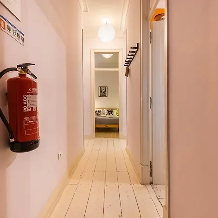 Daire 3bdr Mouraria By Lovelystay Lisboa